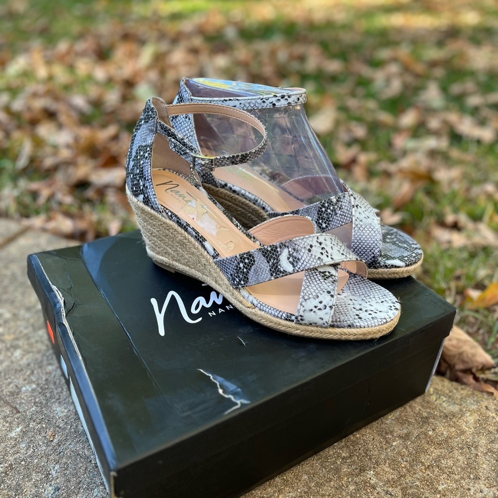 🆕 Nanette Lepore Wedge Animal print shoes Size 9